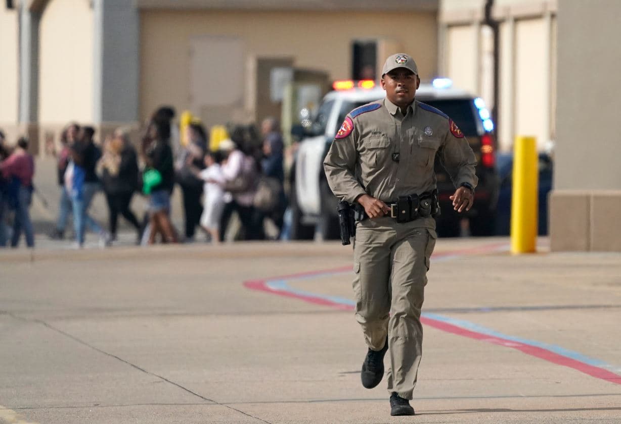 Al menos 8 muertos y varios heridos por un tiroteo en un mall de Dallas, Texas. El atacante también murió