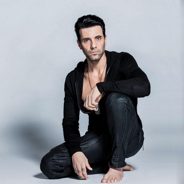 Criss Angel es un famoso mago que tiene un espectáculo en Las Vegas, además de su propio show en televisión.