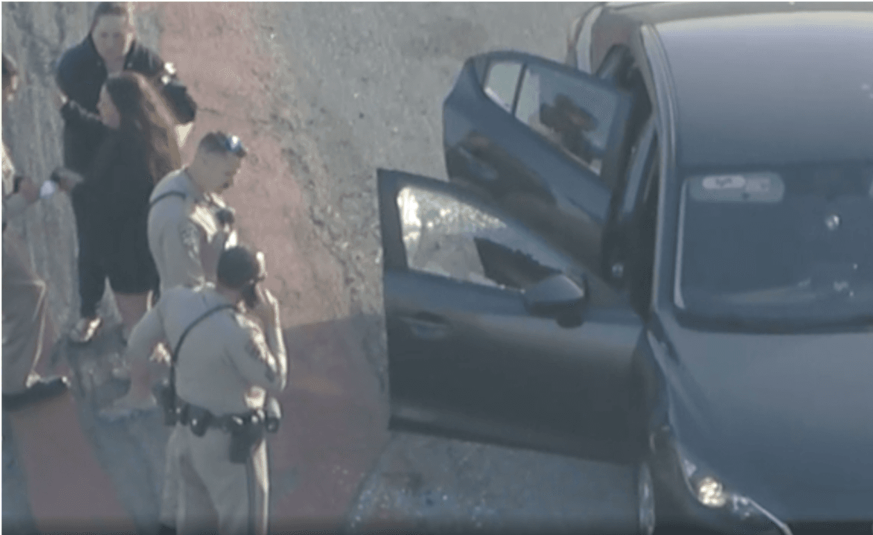 Un muerto, tres heridos y un niño de 4 años entre las víctimas tras múltiples tiroteos en autopistas de Los Ángeles