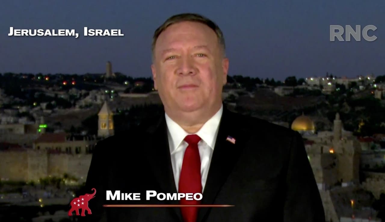 La Oficina del Asesor Especial, encargada de investigar las violaciones de la Ley Hatch, indicó que los señalados "ignoraron intencionalmente los requisitos de la ley y aprobaron tácita o expresamente que los altos funcionarios de la administración violaran la ley".
<b> El de más alto rango fue el secretario de Estado Mike Pompeo,</b> "usando su autoridad oficial al hacer referencia repetidamente al trabajo del Departamento de Estado" en su intervención en la Convención Nacional Republicana desde Jerusalén en agosto de 2020