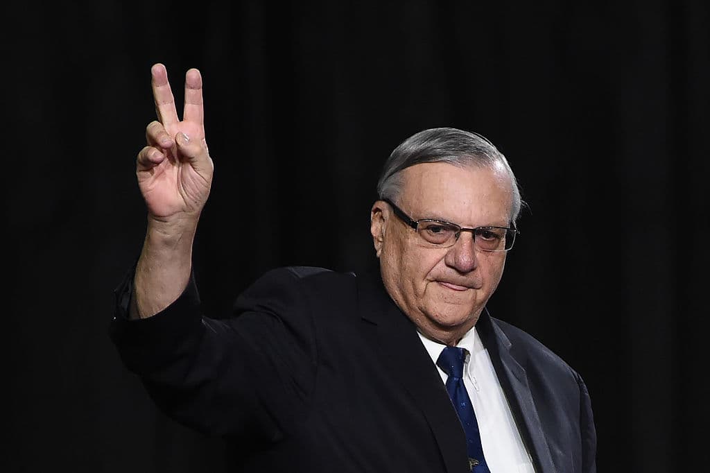 Arpaio quiere impedir que hispanos víctimas de operativos ilegales testifiquen en su juicio