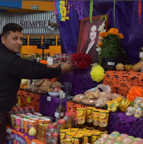Fanáticos de Hiromi en Torreón, Coahuila, pusieron varios altares en honor a la actriz de origen japonés, quien vivió muchos años en dicha ciudad del norte de México.