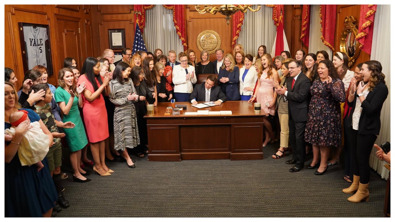 DeSantis firma nueva ley que prohíbe los abortos en Florida a partir de la sexta semana de gestación