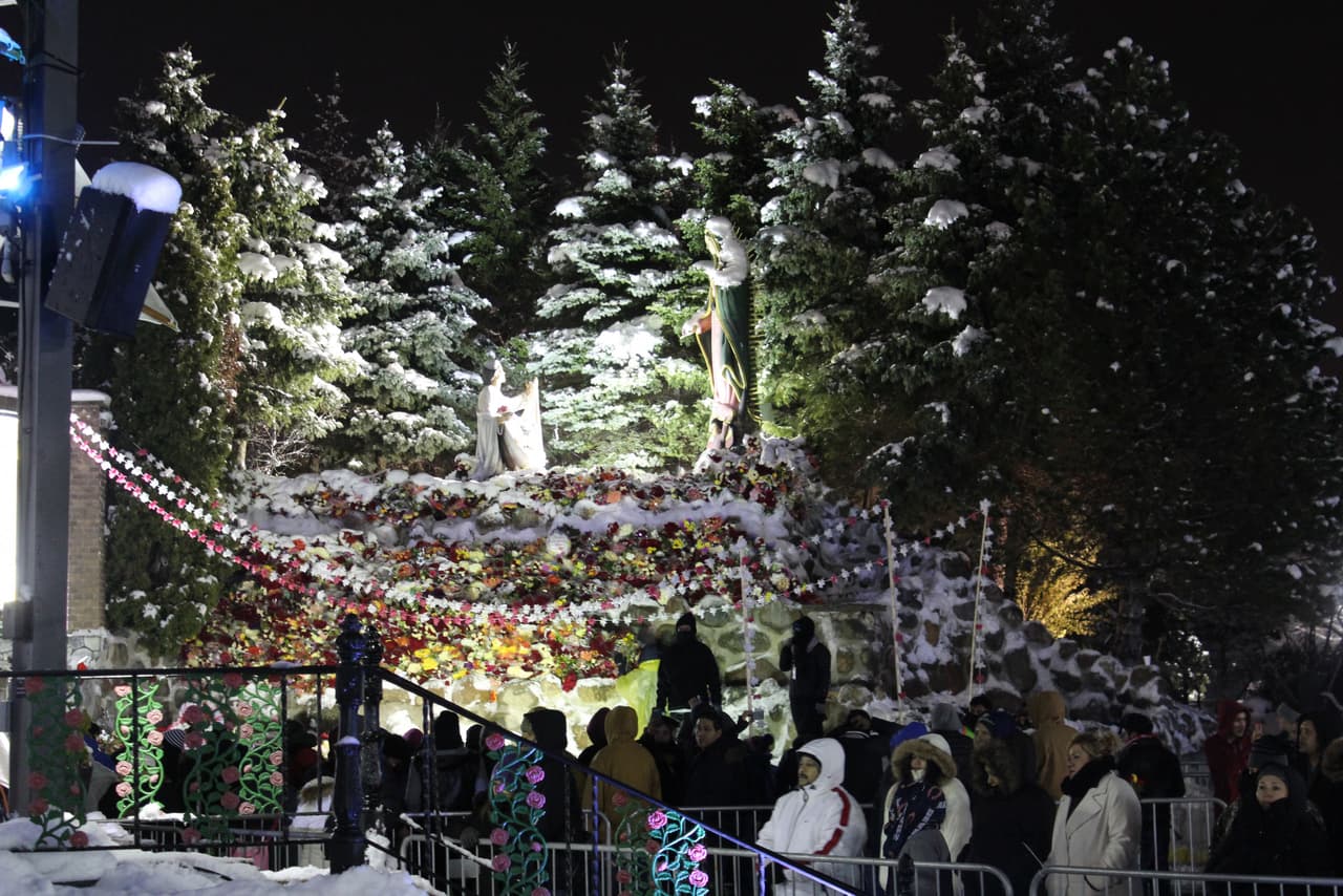 Si bien el santuario es muy importante para los católicos de México, muchos católicos no mexicanos de toda la arquidiócesis y de todo el país hacen peregrinaciones con regularidad. Por ejemplo, el santuario alberga peregrinaciones para católicos asirios, italianos, filipinos, indios, polacos y muchas otras parroquias y grupos.