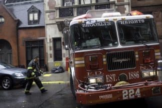 Dos policías en estado grave tras un incendio en Brooklyn, Nueva York