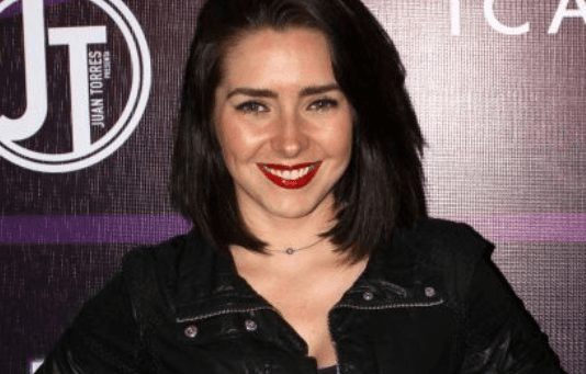 "
<b><a href="https://www.univision.com/famosos/para-jose-ron-no-hay-mujer-que-haya-marcado-un-antes-y-despues-en-su-vida-estas-son-sus-famosas-exparejas-fotos" target="_blank">Imagínense cómo fue</a> </b>trabajar con ella", dijo, invitando a sus seguidores a que echaran a volar su imaginación.
<br>