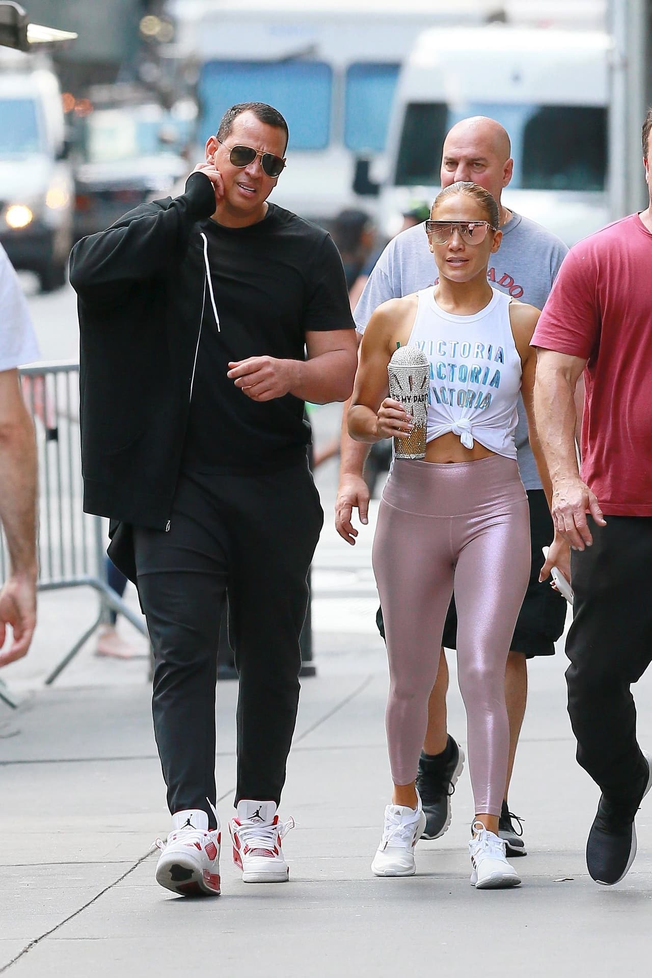 Para ejercitarse 
<b><a href="https://www.univision.com/shows/premios-juventud/11-veces-en-las-que-jlo-y-alex-rodriguez-derritieron-las-redes-con-sus-muestras-de-amor-fotos" target="_blank">estuvo acompañada de su prometid</a><a href="https://www.univision.com/shows/premios-juventud/11-veces-en-las-que-jlo-y-alex-rodriguez-derritieron-las-redes-con-sus-muestras-de-amor-fotos" target="_blank">o,</a></b> el deportista A-Rod.