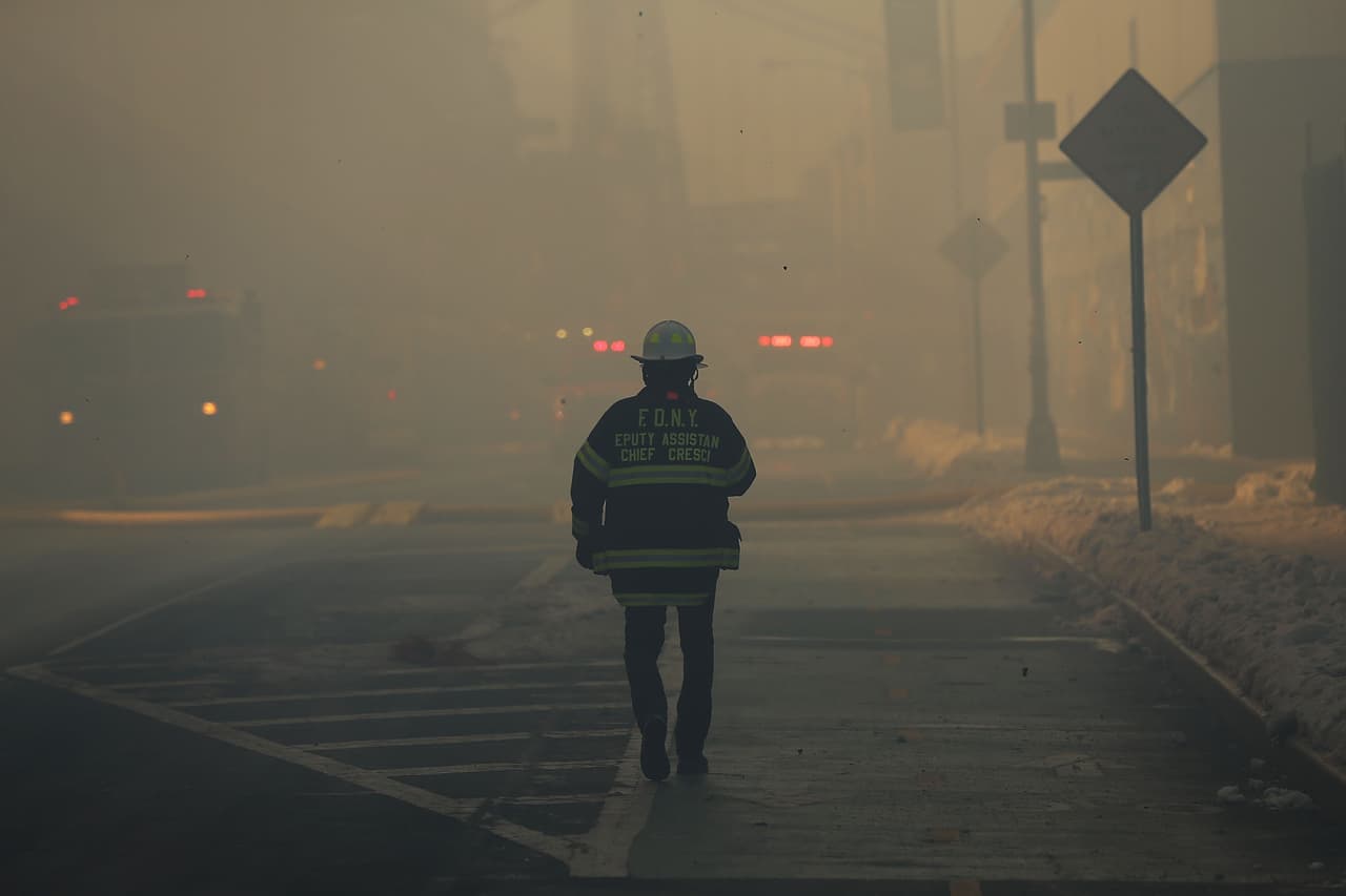 Incendio en edificio de apartamentos en Brooklyn deja 80 desplazados y siete personas heridas