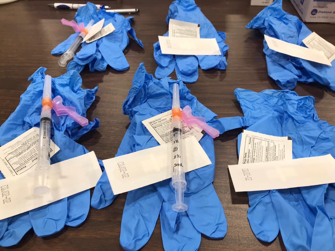 Methodist Dallas Health System proporcionará mascarillas desechables, desinfectante para manos y laptops. Para ser voluntario, ingrese a 
<a href="http://bit.ly/VolunteerOakCliffVax">http://bit.ly/VolunteerOakCliffVax</a>
<br>