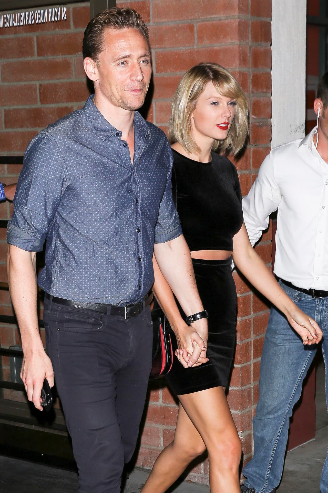 Entraron y salieron de la misma manera, amorosos y de manita sudada.