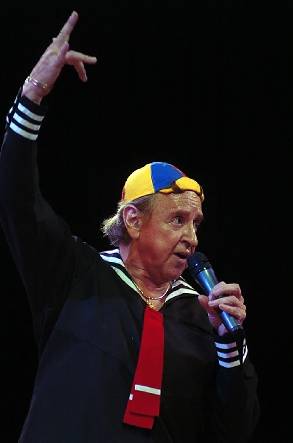 "Ya casi medio siglo de agradecimiento eterno, agradecimiento por más de medio siglo, de todos los años que hemos pasado y los programas en todo lo que es Sudamérica, Centroamérica, el Caribe, Estados Unidos".