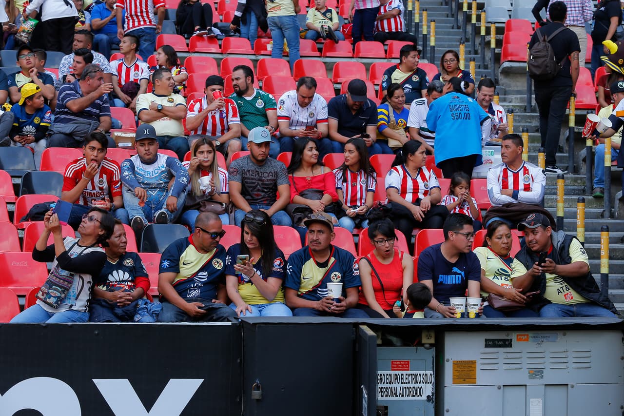 Ciudad de México, 30 de septiembre de 2018. , durante el partido de la jornada 11 del torneo Apertura 2018 de la Liga Bancomer MX, entre las Aguilas del América y las Chivas Rayadas del Guadalajara, celebrado en el estadio Azteca. Foto: Imago7/Agustin Cuevas
