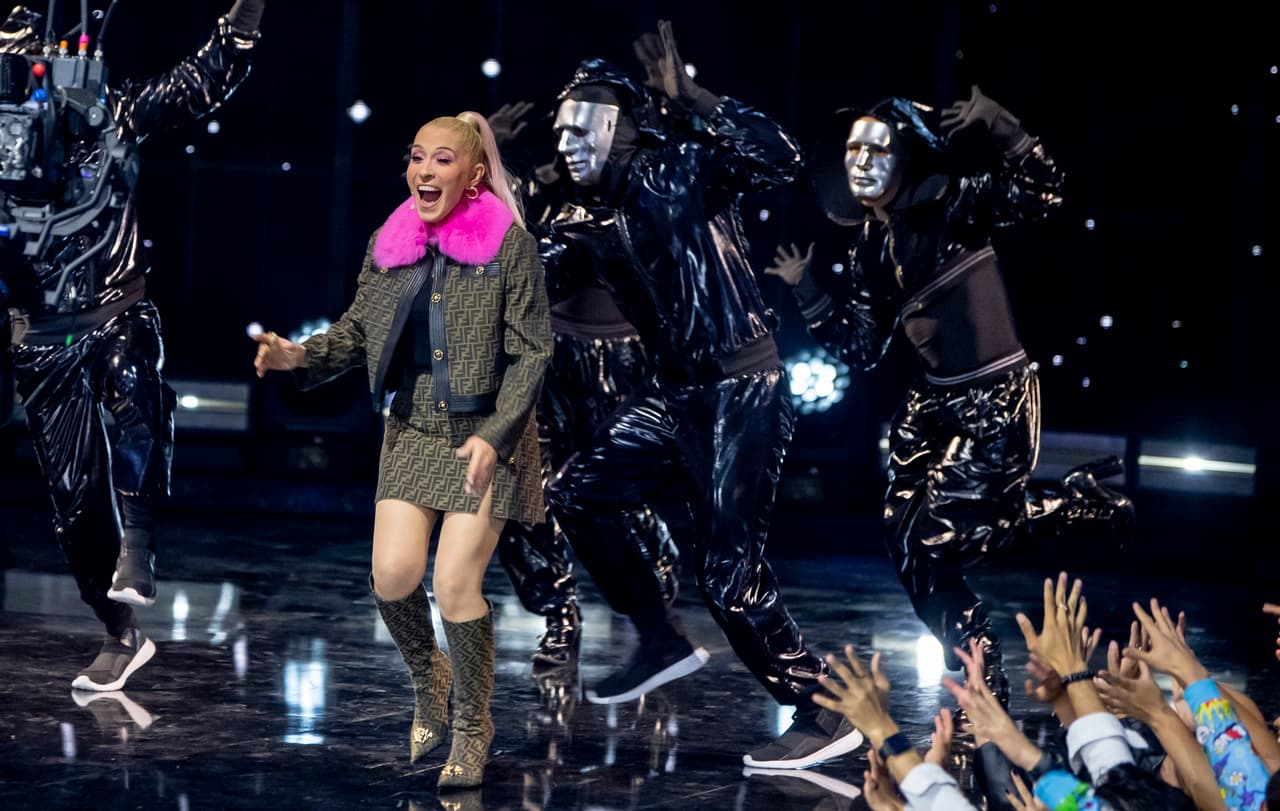 La gran entrada de los investigadores no podía faltar y Yuri siempre es muy bien recibida por el público en el estudio.