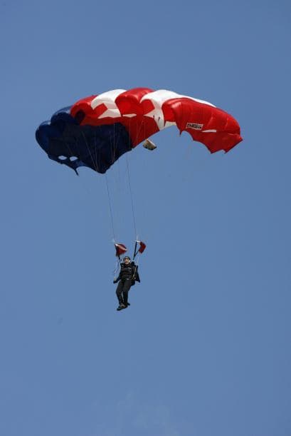 4. PARACAIDISMO - La Asociación de Paracaidismo de Estados Unidos cuenta con 33 mil miembros y se estima que las personas hacen unos 3 millones de saltos cada año.