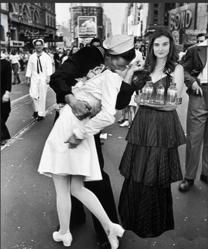 "Me encanta un buen meme, así que creo que es increíblemente irónico y divertido que (yo) lo sea ahora. Mi esposo se está riendo mucho de todo esto", dijo a Glamour.