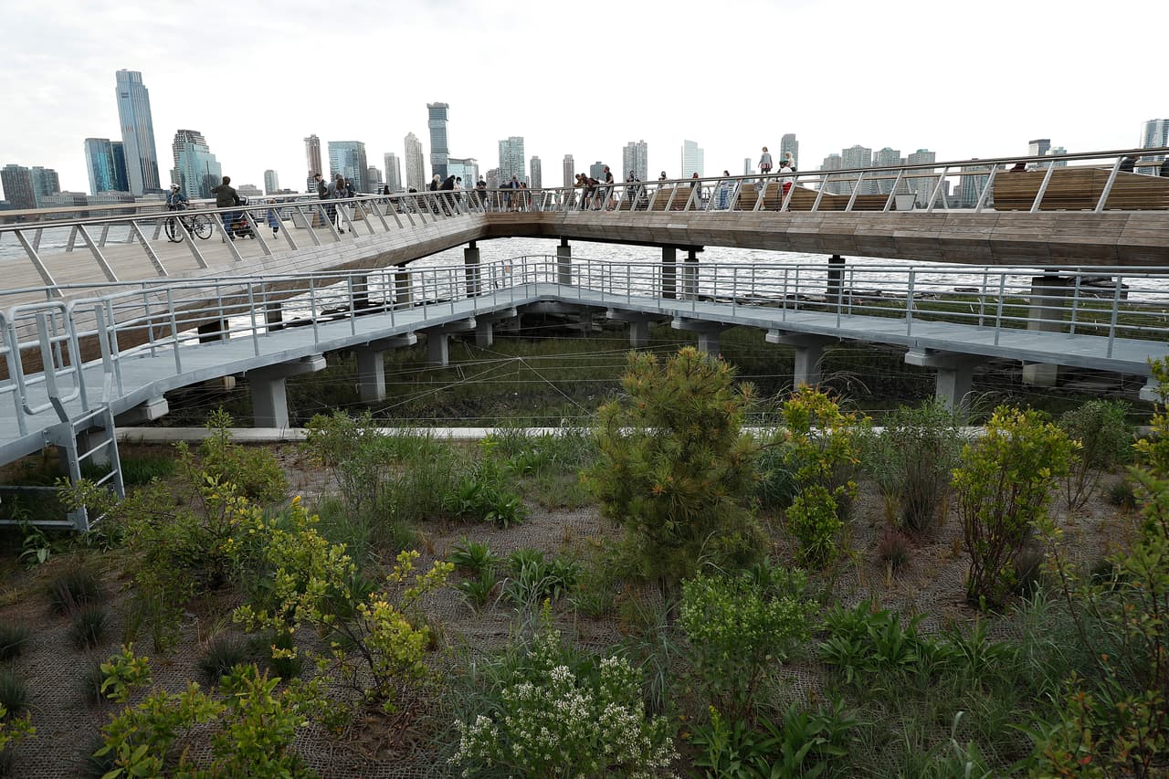 Se trata de la última adición al Parque del Río Hudson, una extensión de 2.5 acres que es el único muelle público de la ciudad dedicado a la ecología fluvial.