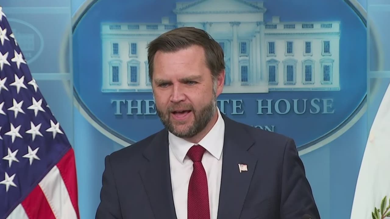 J.D. Vance es cuestionado sobre otras funciones además de la vicepresidencia; también habla de la economía e inflación
