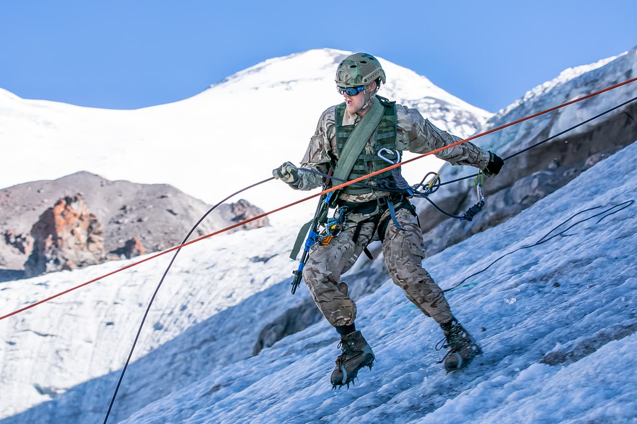 Un soldado durante una competencia de unidades de infantería de montaña, en las laderas nevadas del Monte Elbrus, en Balkaria, Rusia. En la página del Ministerio de Defensa de ese país, se puede seguir una 
<a href="http://eng.mil.ru/en/index.htm"><u>transmisión de video en vivo</u></a> de los juegos militares.