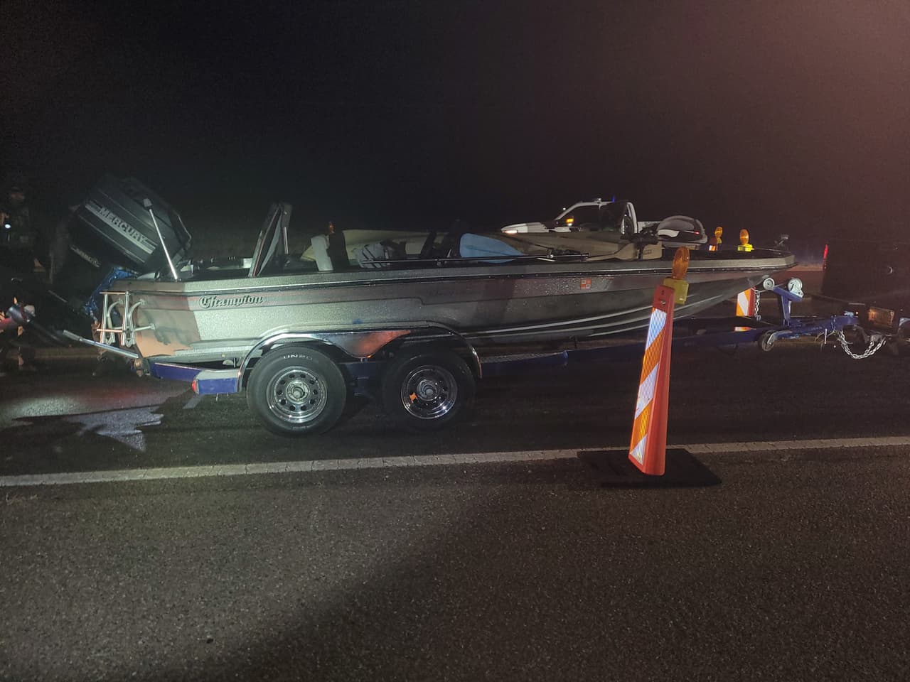 Pretendían ingresar a Arizona en un bote: CBP halla a siete migrantes y arresta a tres traficantes