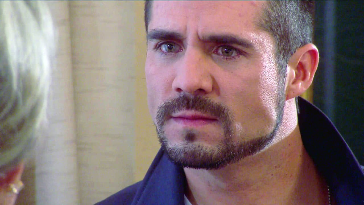 En Muchacha Italiana Viene a Casarse, Eloísa chantajeó a Pedro para que Fiorella pueda recuperar su trabajo, ¡él tiene que casarse con Aitana!