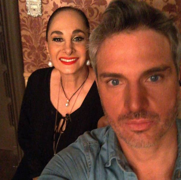 En este momento todas las mujeres envidian a Susana Dosamantes. Y ella sufre un poco rodeada de tanto galanazo.