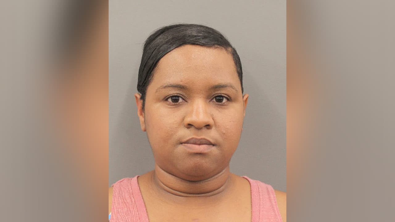 Lawanda Lois Jimoh (Hicks), es buscada por las autoridades por robo.