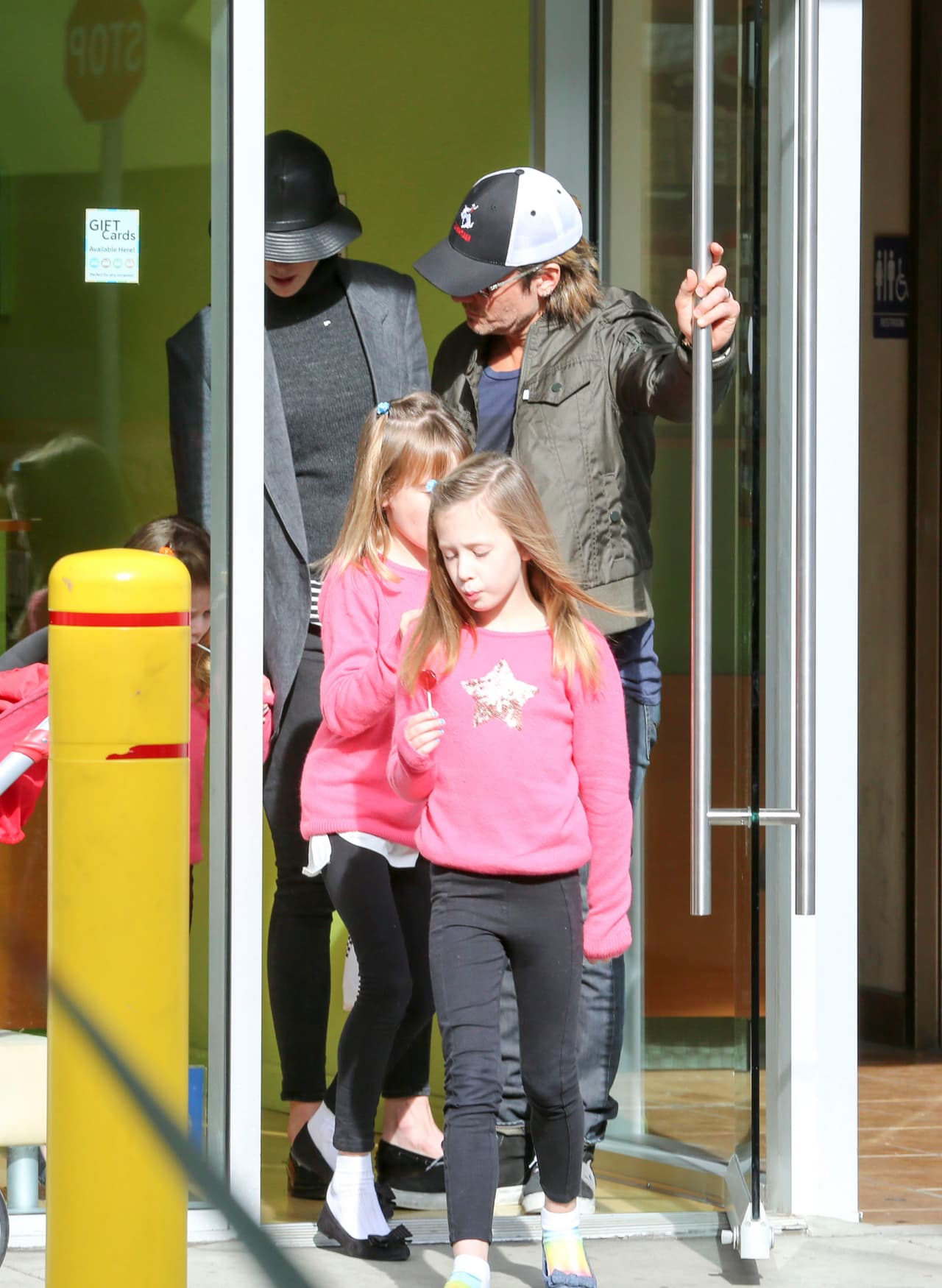 Al pendiente de Sunday Rose y Faith Margaret.