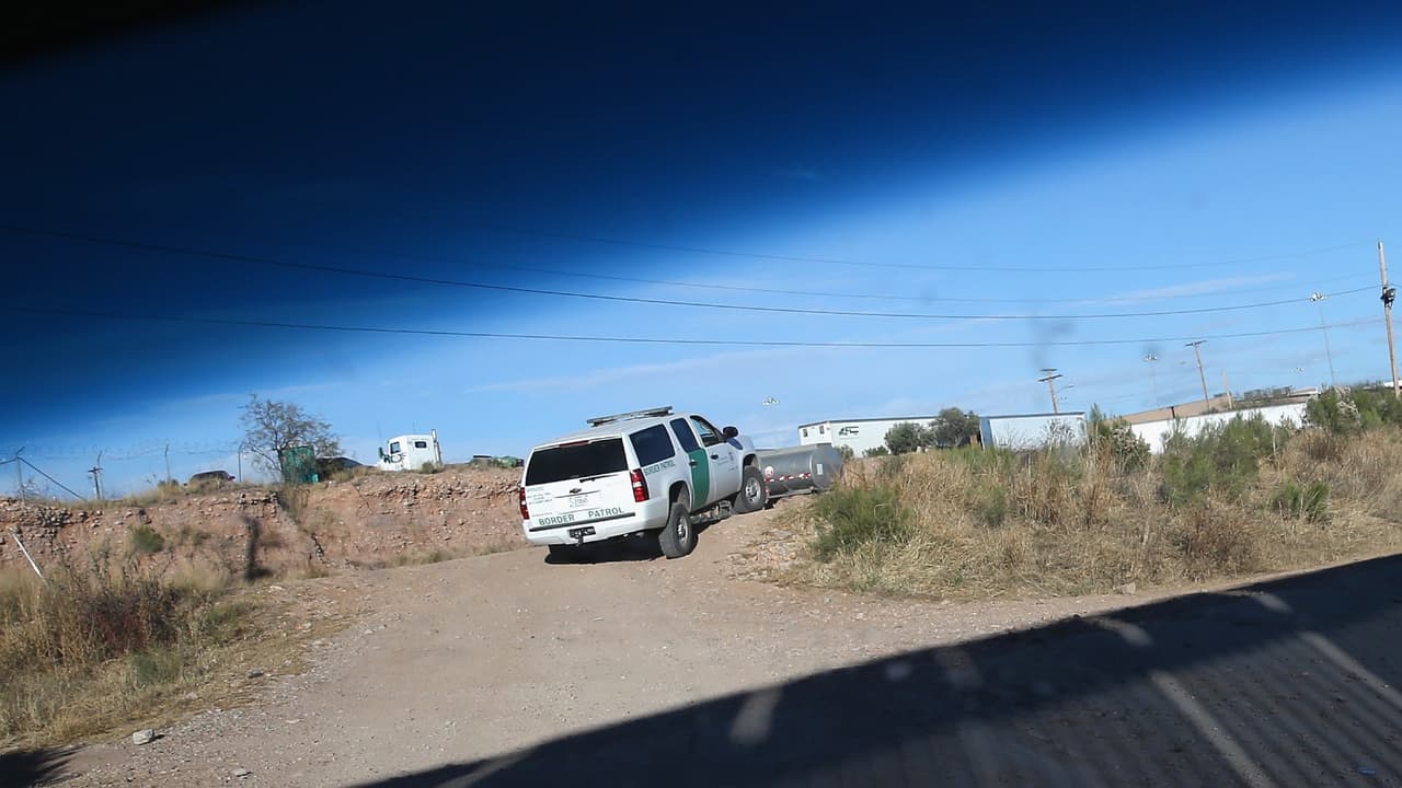 Patrulla Fronteriza dispara a un ciudadano estadounidense que transportaba migrantes