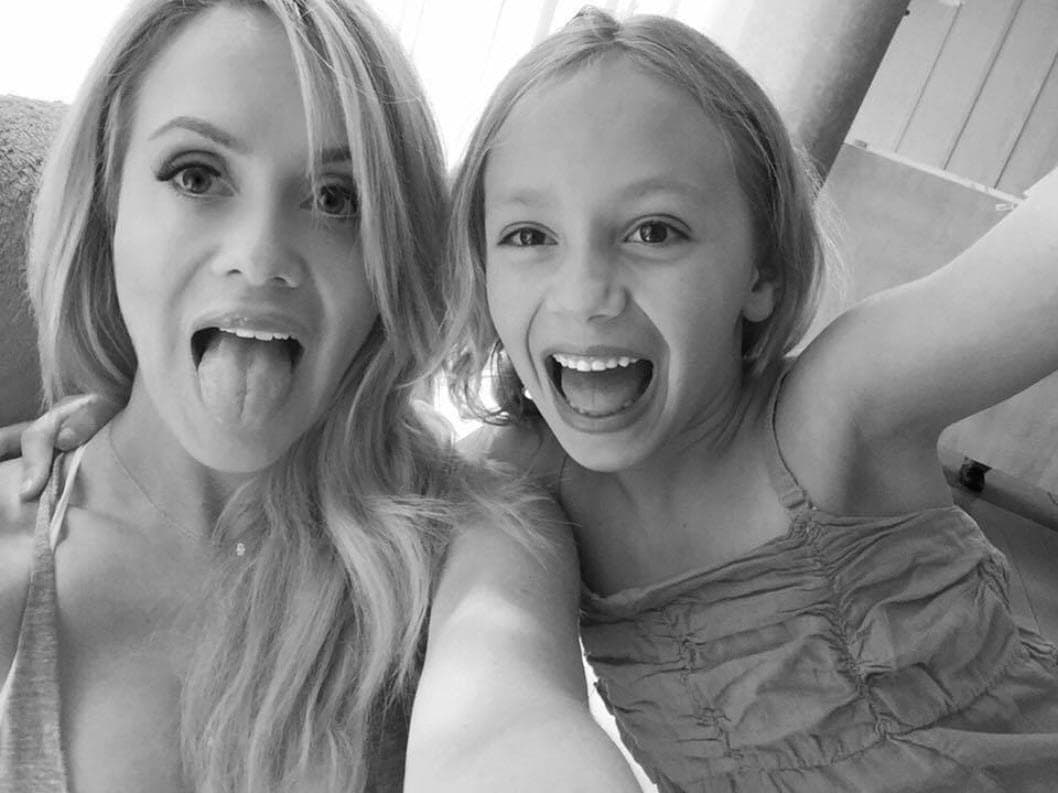 La modelo, que era conocida como 'La Reina de Snapchat' se cayó en enero de 2016 y acudió a un quiropráctico para que la ayudara a aligerar el dolor. Sin embargo, dos días después de su segunda cita, sufrió un derrame cerebral y tras tres días inconsciente su familia decidió desconectarla, informó el diario 
<a href="https://elpais.com/elpais/2016/10/20/estilo/1476954003_131091.html" target="_blank">El País</a>. 
<br>