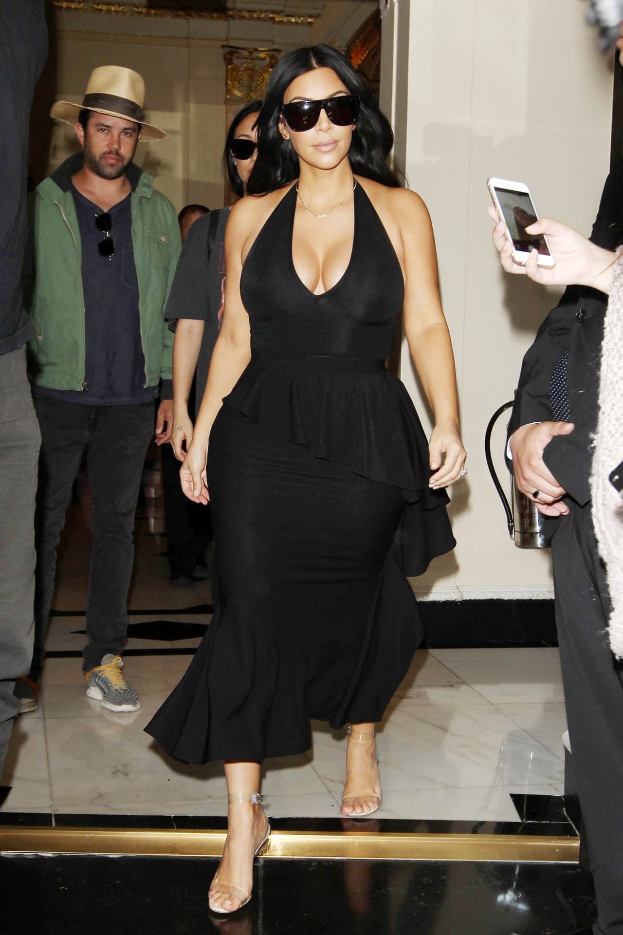 Después Kim continuó su camino y siguió paseando por Londres.