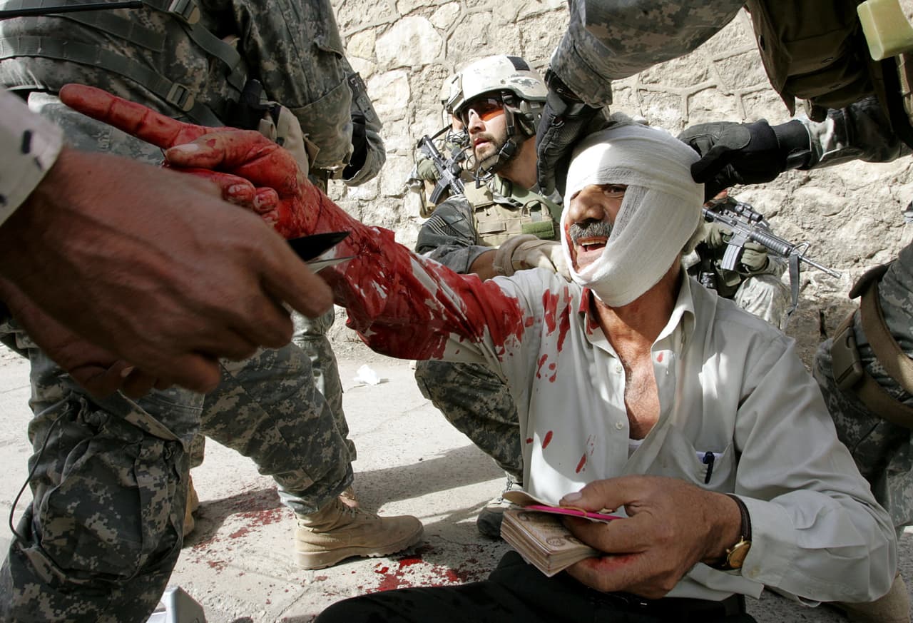 <b>3) IRAK. <a href="http://www.univision.com/noticias/disturbios-conflictos-guerra-paz/los-ninos-iraquies-que-tambien-huyen-de-la-violencia-del-estado-islamico-fotos" target="_blank">16,000</a></b>
<a href="http://www.univision.com/noticias/disturbios-conflictos-guerra-paz/los-ninos-iraquies-que-tambien-huyen-de-la-violencia-del-estado-islamico-fotos" target="_blank"> <b>muertes por el conflicto reportadas en 2016</b></a>
<b>.</b>
<br>En 2014, insurgentes tomaron Mosul y varias zonas del norte de Irak. Esto forzó la renuncia del Primer Ministro, Nouri al-Maliki, ataques aéreos de EEUU y ayuda militar proporcionada a Irak por Rusia. Tanto las fuerzas armadas iraquíes y diversas fuerzas musulmanas, cristianas y más se enfrentan al Estado islámico de Irak (ISIS).
<br>