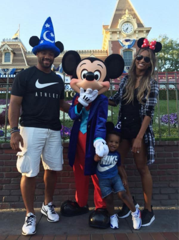 La cantante Ciara pasó las Pascuas con su pareja y su hijo disfrutando en Disneyland