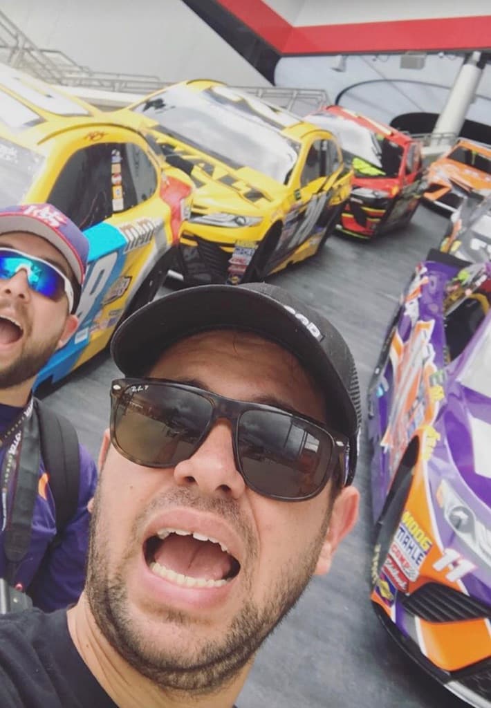 Y casi los atropellaron.