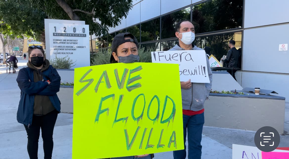 Inquilinos exigen la renuncia de gerente del Depto. de Vivienda de Los Ángeles por negligencia