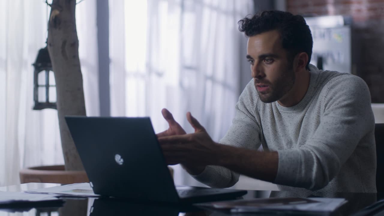 De inmediato, Alejandro comunicó la noticia a Miguel, quien no puedo evitar enojarse por continuar ocultando su relación y cumplir las órdenes de Catalina Creel (Paz Vega).