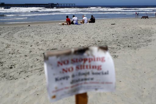 Mantén la distancia física mínima de 6 pies: No se permiten reuniones, pícnics y fiestas.