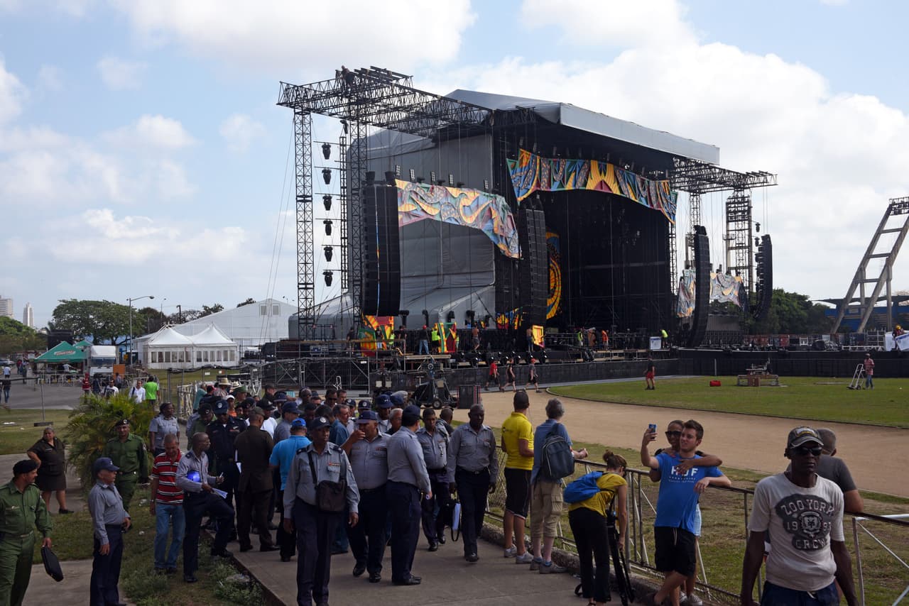 Imponente, así lució el escenario ante la mirada de los fanáticos y trabajadores del lugar, que se reunieron a celebrar este momento.