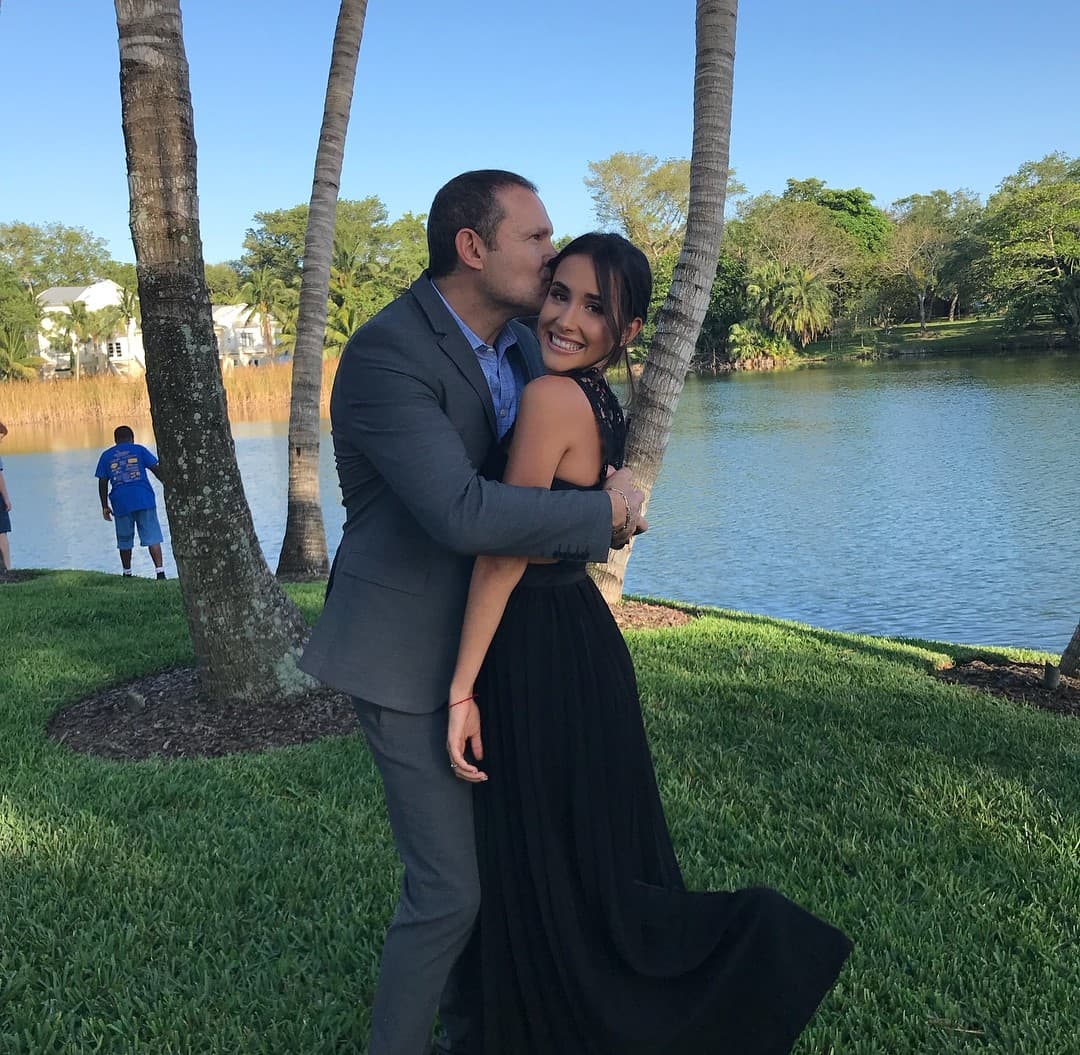 Hannah, es la mayor de los cinco hijos de Alan Tacher, y a pesar de que la jovencita se mudó hace poco a la universidad en California, siguen muy unidos.