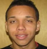 Contra 
<b><a href="https://www.univision.com/local/puerto-rico-wlii/arresto-de-uno-de-los-mas-buscados-en-caguas">Jean C. Martínez Machuca</a></b> pesan cargos por asesinato, ley de armas y daños agravados con una fianza de $650,000.00