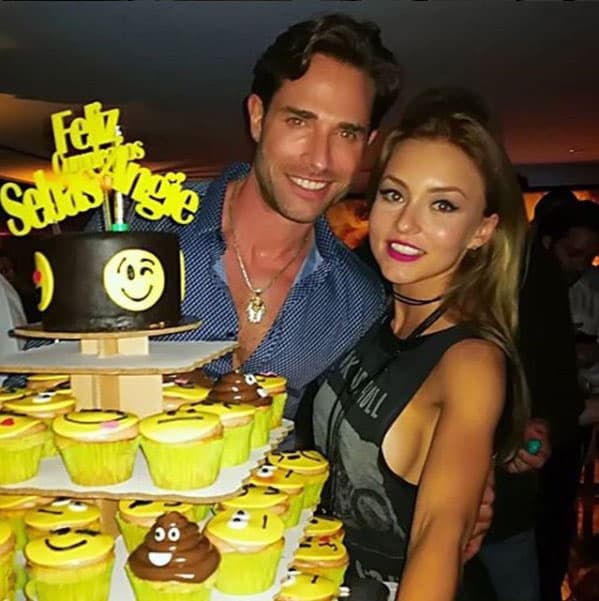 Una vez más celebraron sus cumpleaños juntos, recordemos que
<b><a href="https://www.univision.com/programas/novelas/celebramos-los-29-anos-de-angelique-boyer-con-sus-mejores-momentos-fotos">Angelique nació un 4 de julio y Sebastián dos días después, el 6</a></b>: "Porque a tu lado los años no se pasan, SE QUEDAN. Qué hermoso poder festejar la vida Juntos. Por muchos años más mi cielo, Y GRACIAS a todos los que nos acompañaron de cerca y también a la distancia. Fue un festejo inolvidable y espectacular", escribió Rulli en esta imagen que compartió en Instagram.