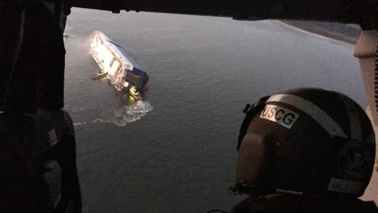 Tripulantes desaparecidos están dentro de carguero volcado en costa de Georgia