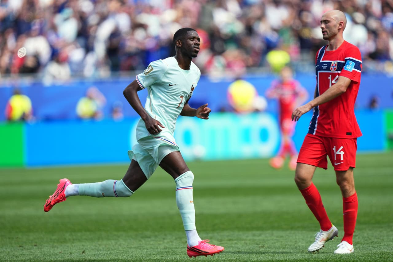 Ousmane Dembelé celebra su gol, el segundo del partido.