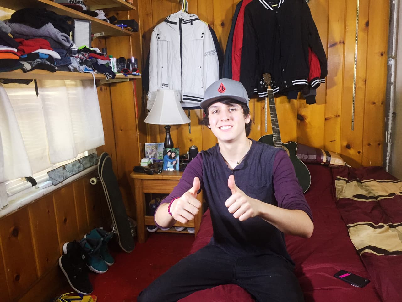 Nos hemos enamorado de Christopher Vélez. Ahora, él nos revela qué es lo que en verdad le quita el sueño: su patineta.