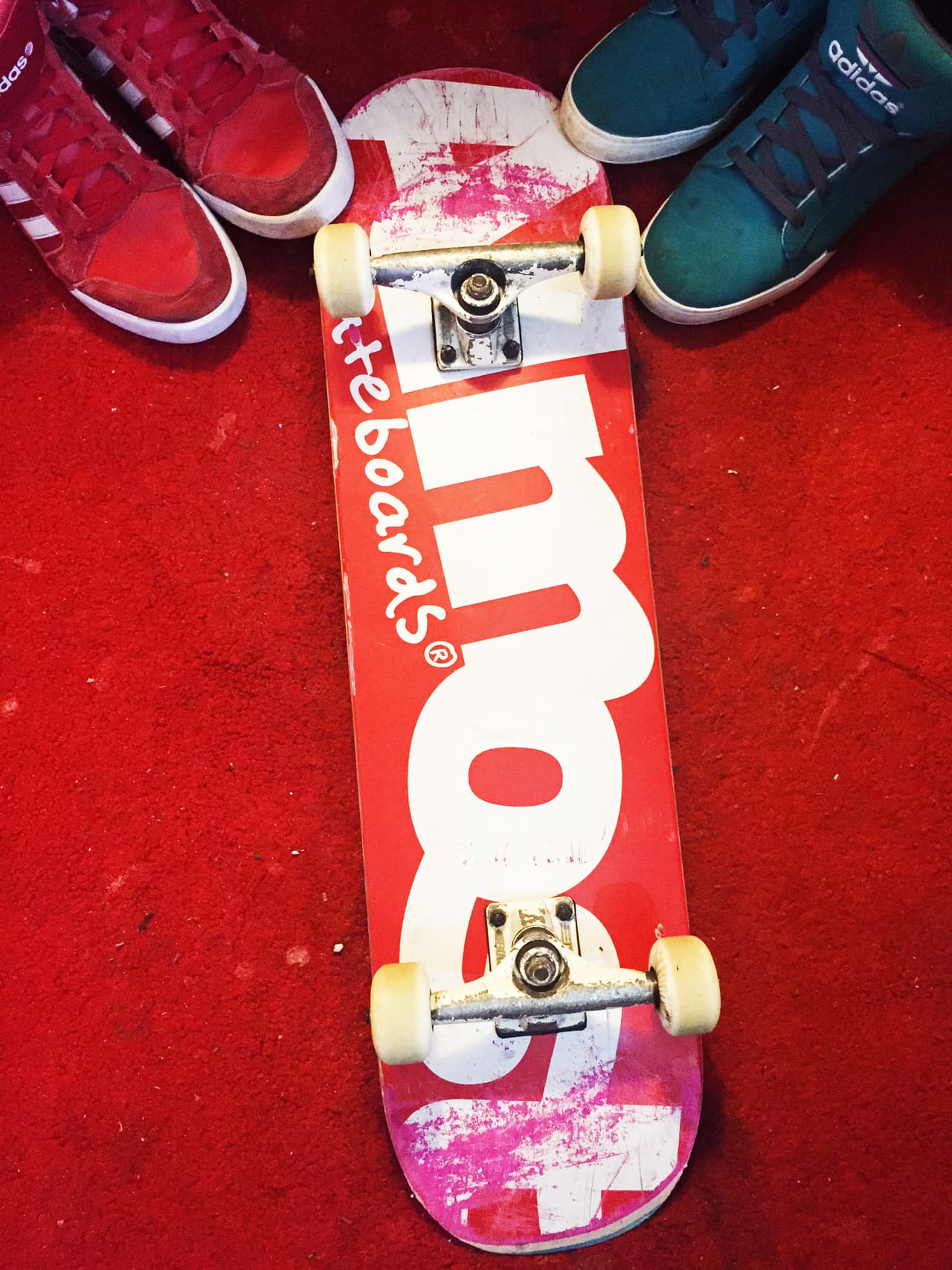 Nos hemos enamorado de Christopher Vélez. Ahora, él nos revela qué es lo que en verdad le quita el sueño: su patineta.