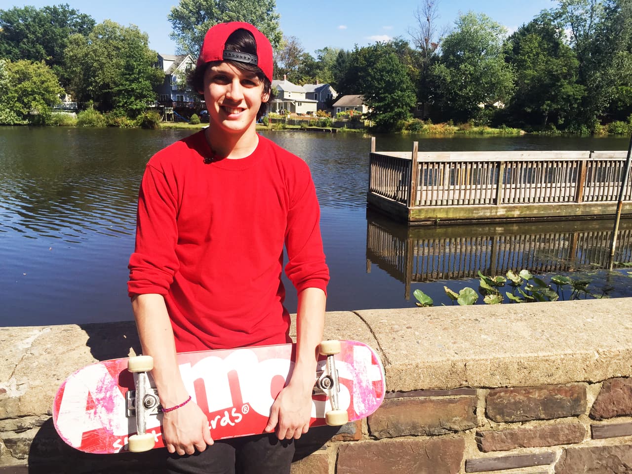 Nos hemos enamorado de Christopher Vélez. Ahora, él nos revela qué es lo que en verdad le quita el sueño: su patineta.