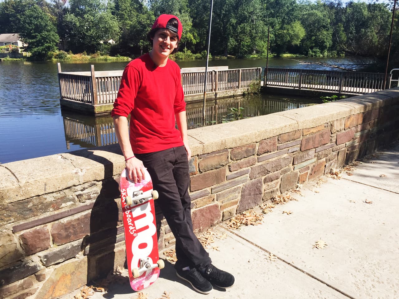 Nos hemos enamorado de Christopher Vélez. Ahora, él nos revela qué es lo que en verdad le quita el sueño: su patineta.