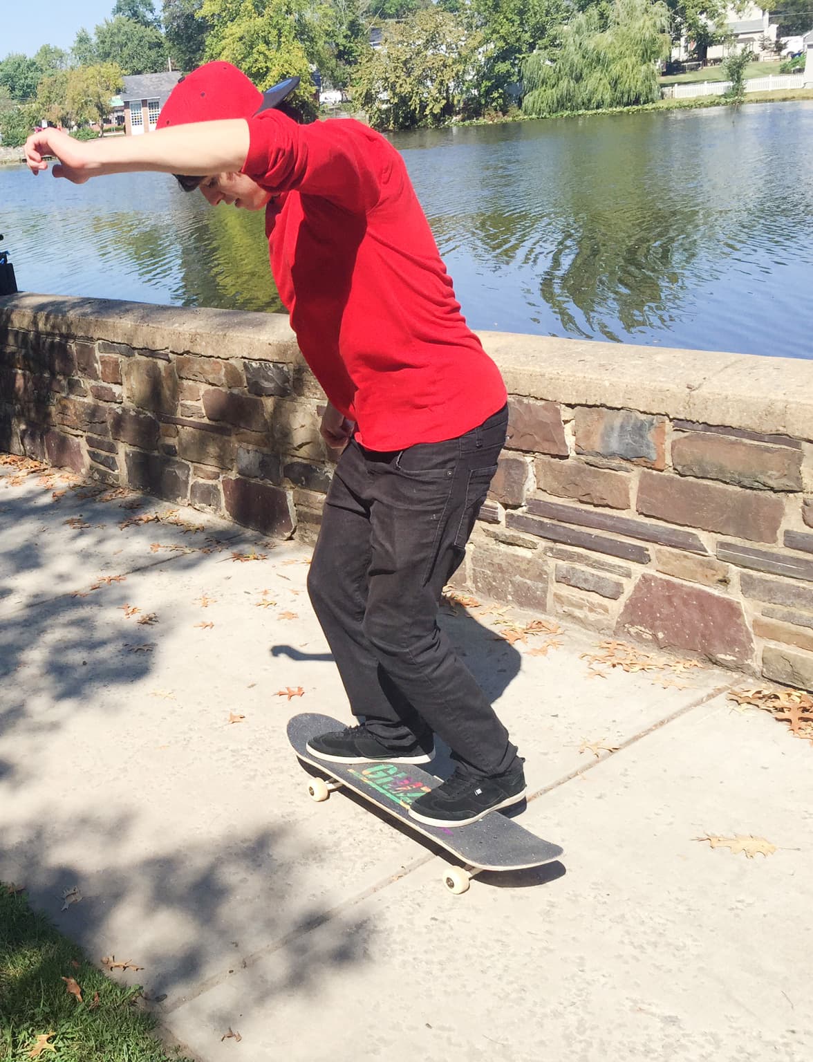 Nos hemos enamorado de Christopher Vélez. Ahora, él nos revela qué es lo que en verdad le quita el sueño: su patineta.