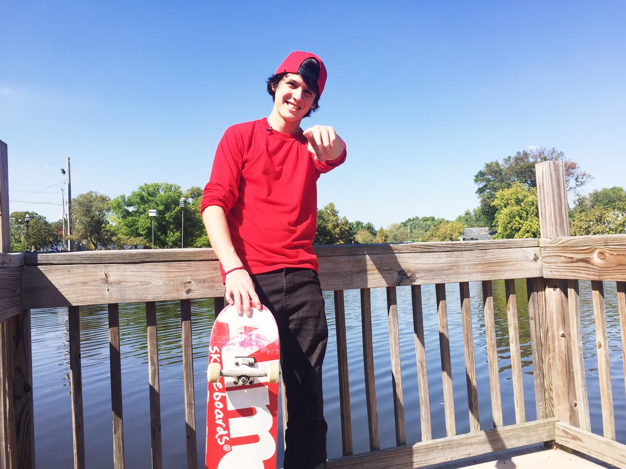 Nos hemos enamorado de Christopher Vélez. Ahora, él nos revela qué es lo que en verdad le quita el sueño: su patineta.