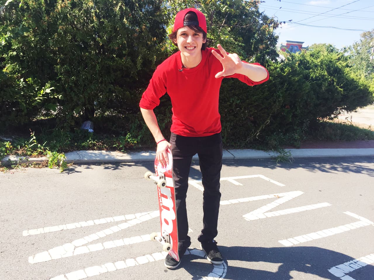 Nos hemos enamorado de Christopher Vélez. Ahora, él nos revela qué es lo que en verdad le quita el sueño: su patineta.