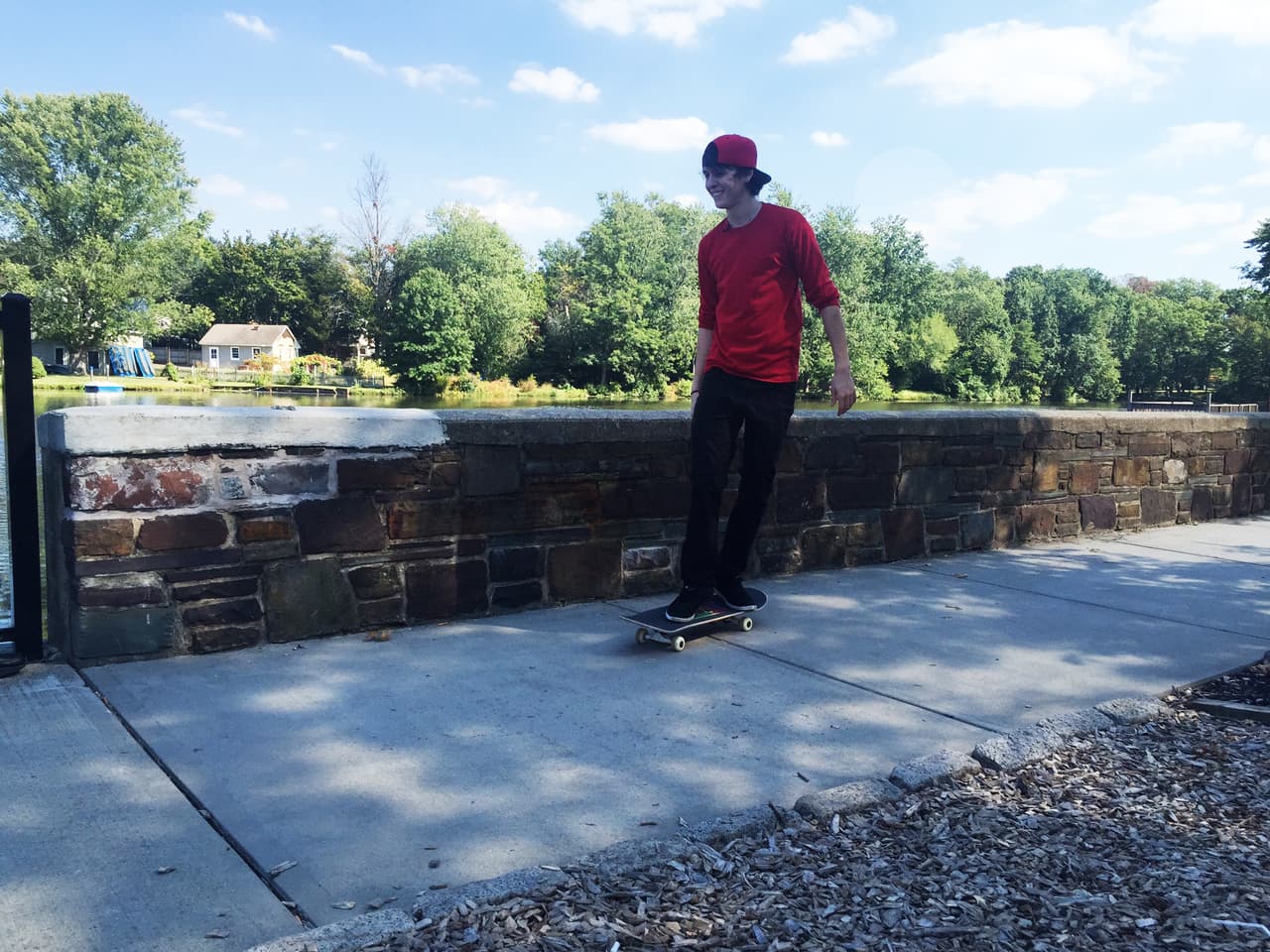 Nos hemos enamorado de Christopher Vélez. Ahora, él nos revela qué es lo que en verdad le quita el sueño: su patineta.